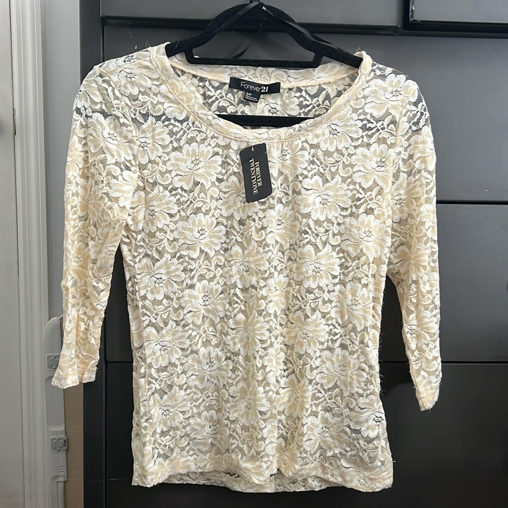 NWT Vintage sheer floral top from forever 21. Size small never worn